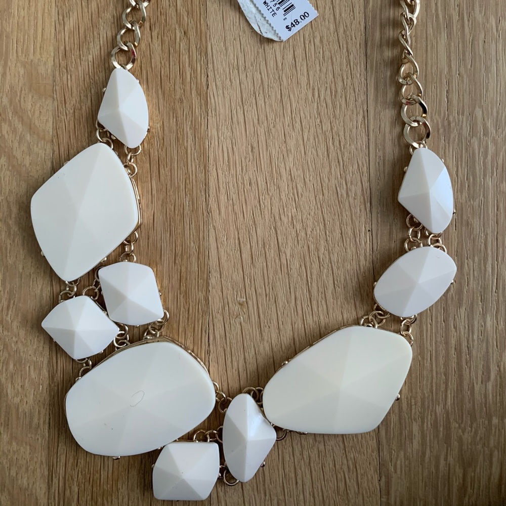 Geometric statement necklace